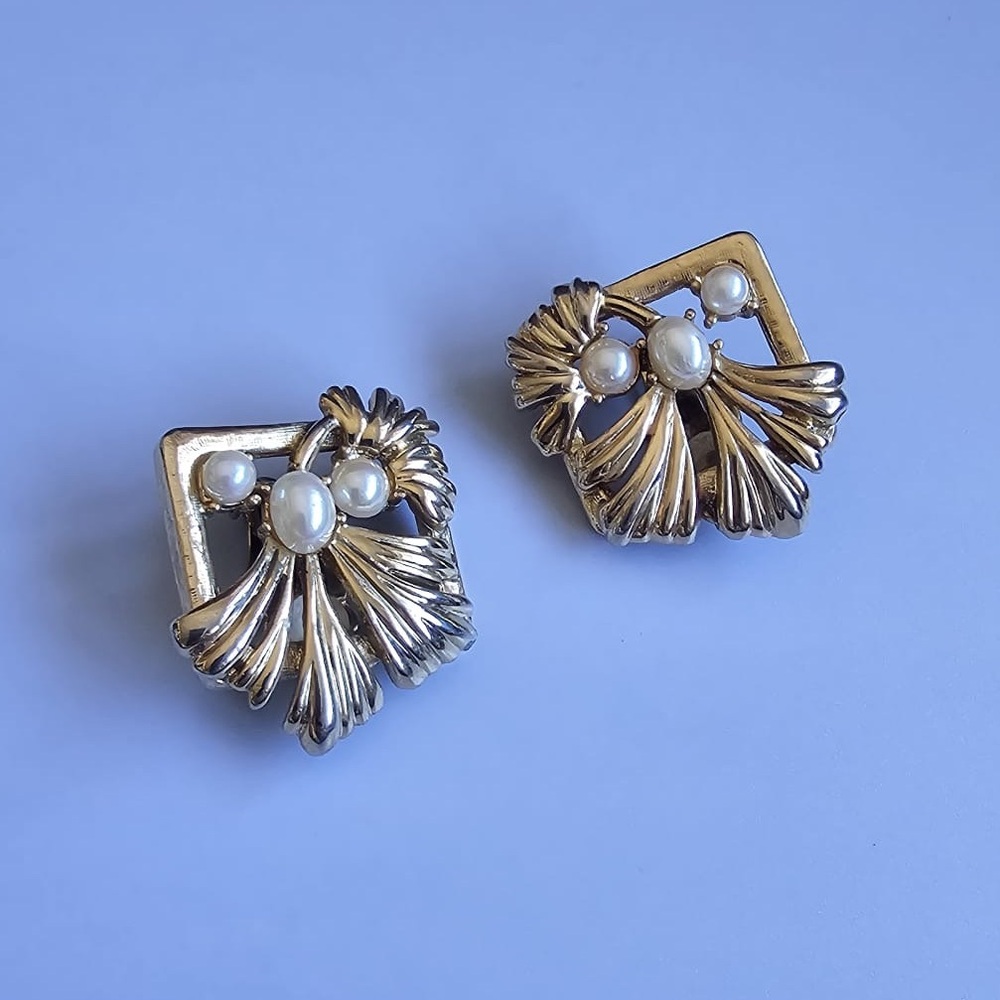 Vintage Richelieu Gold and Pearl Clip-On Earrings